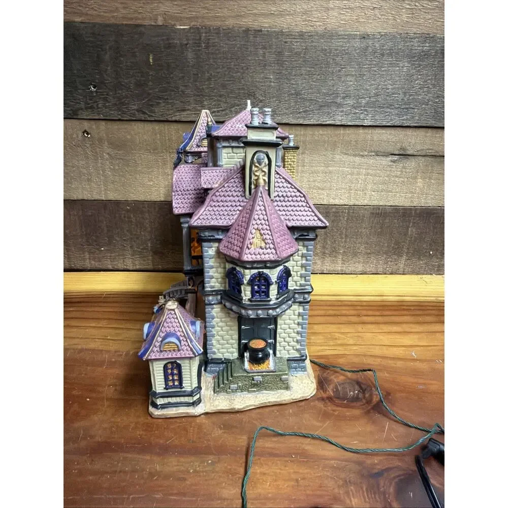 Lemax Spooky Town Collection Madam Ashbury's Lighted House of Wax 35784A-flaws